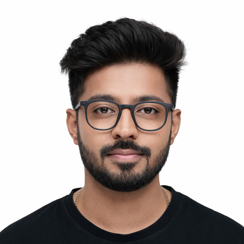 Man wearing Wayfer reading glasses in black